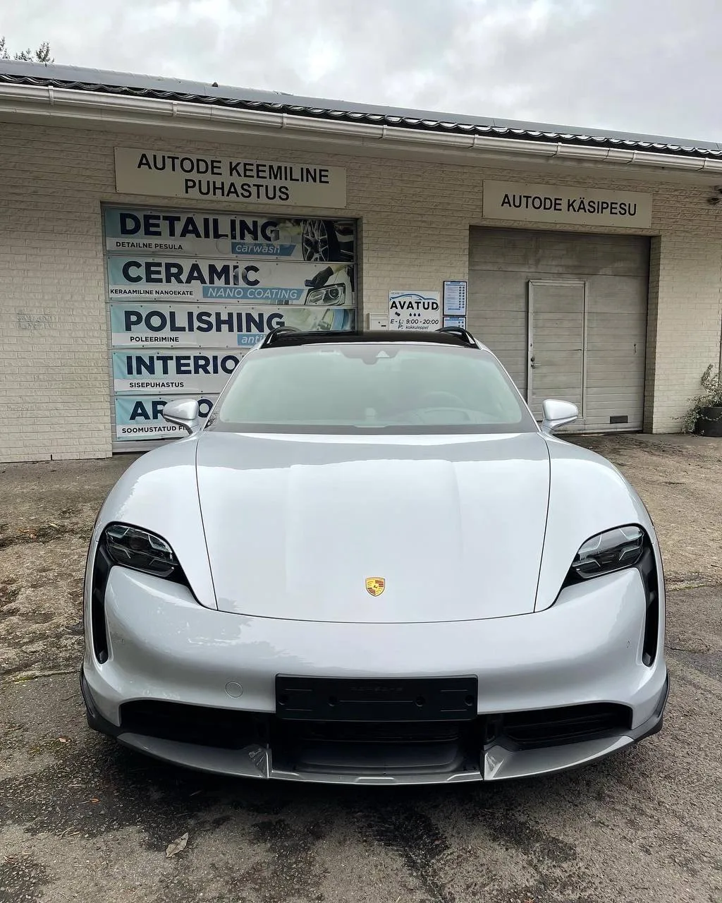 Photo of a high-quality outdoor manual car wash in Tallinn