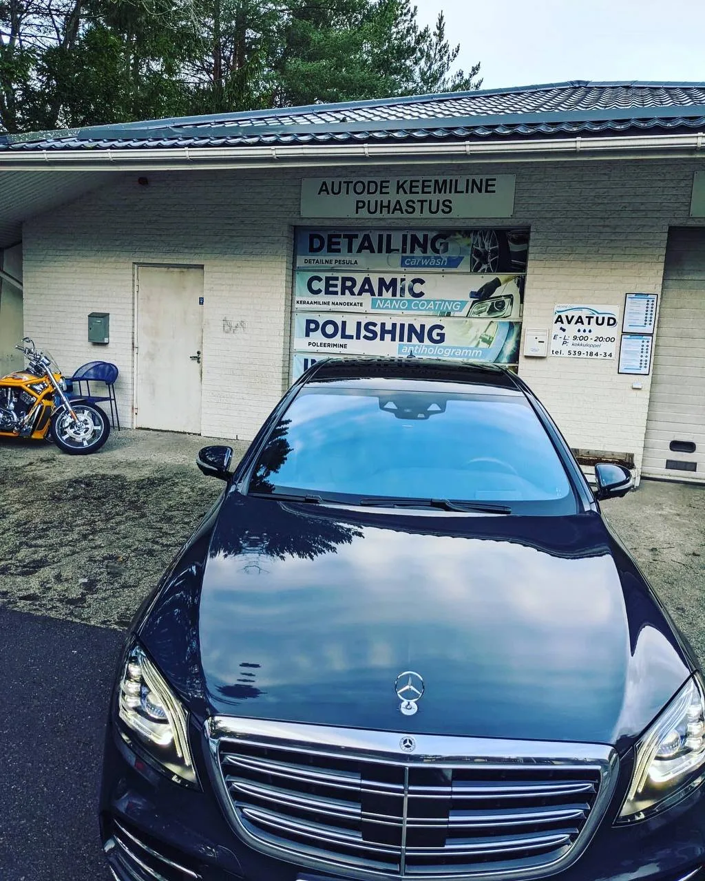 Photo of a car in Tallinn after detailing service at our Pirita Pesula car wash, followed by polishing and waxing of the paintwork