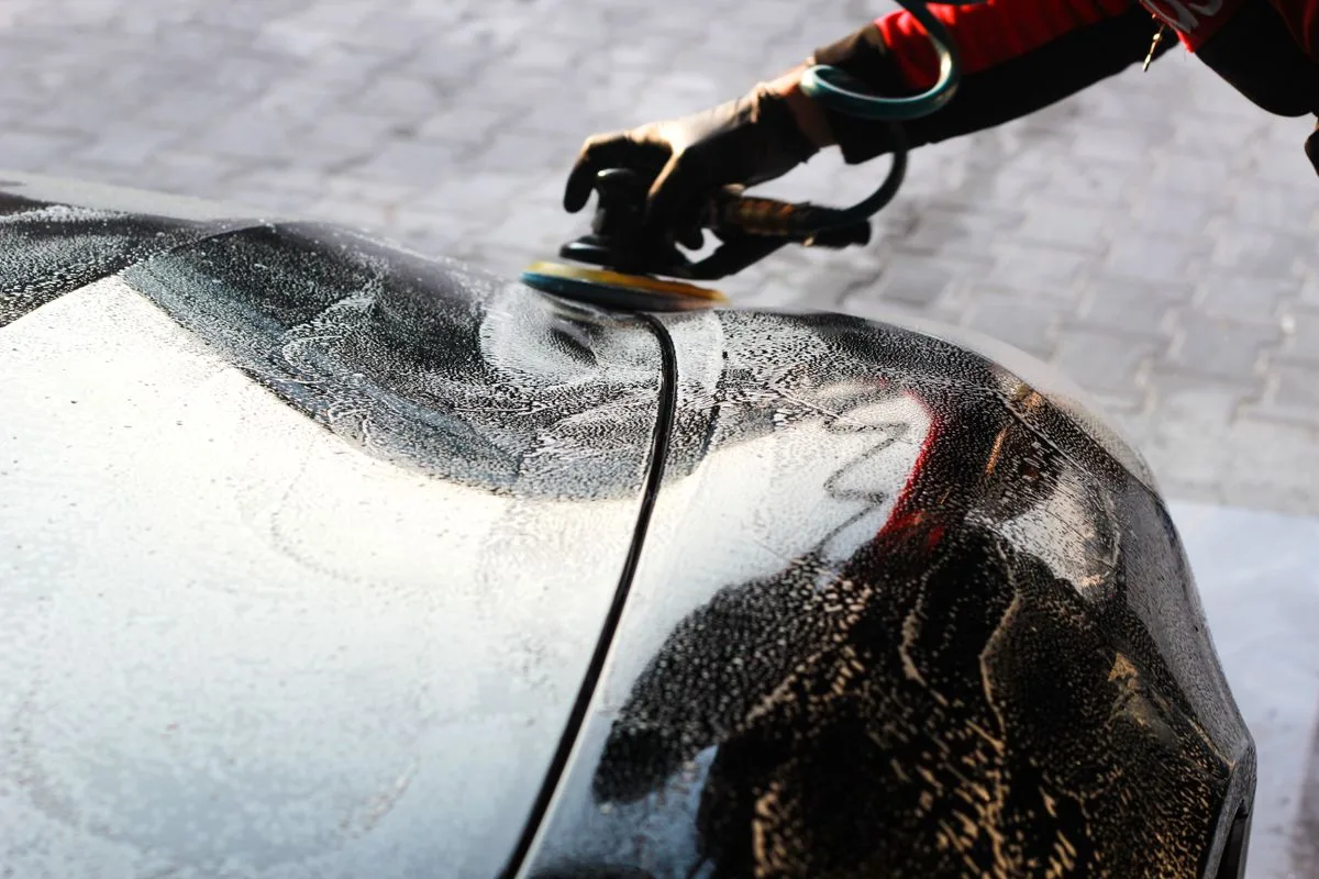 Preparing the car body for waxing